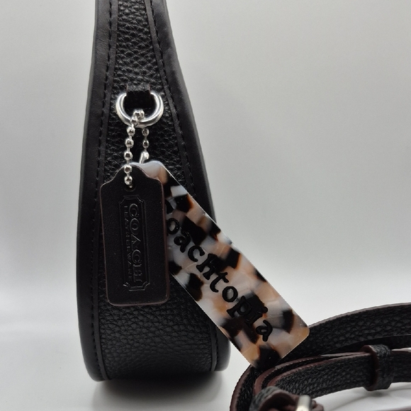 Elegant Black Leather Handbag - Picture 2 of 4